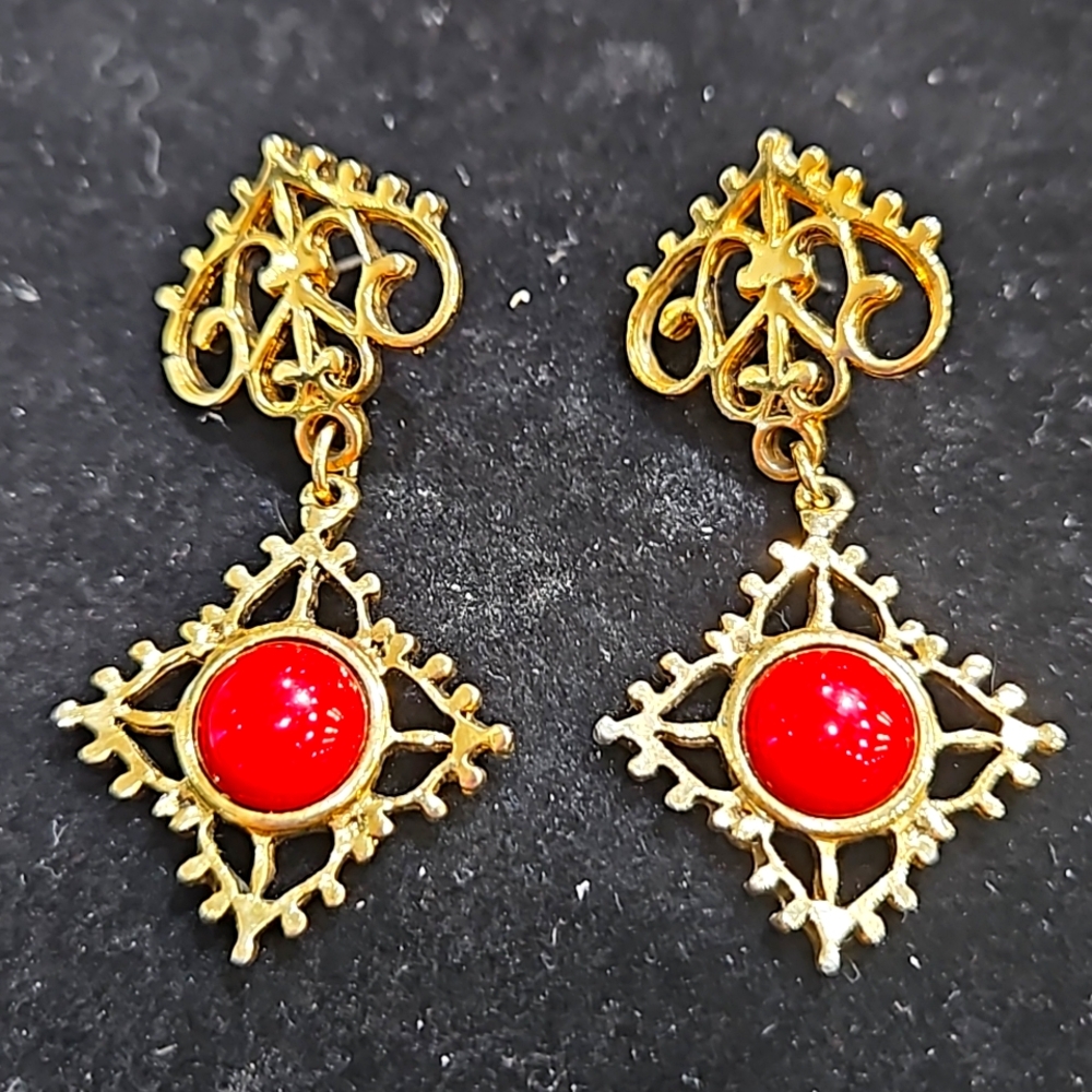Earrings  gold  blood red